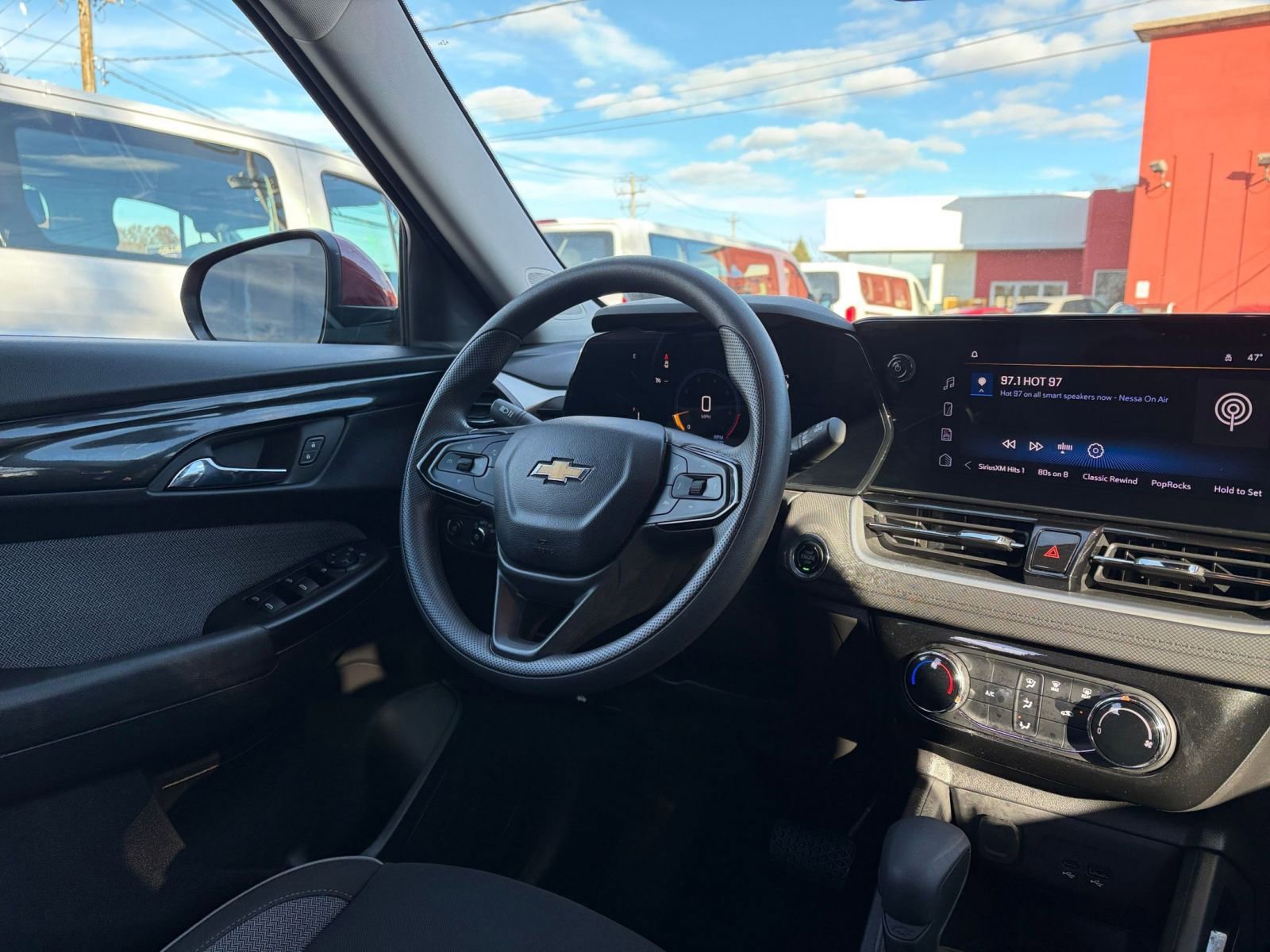 Used 2025 Chevrolet TrailBlazer LT image 32