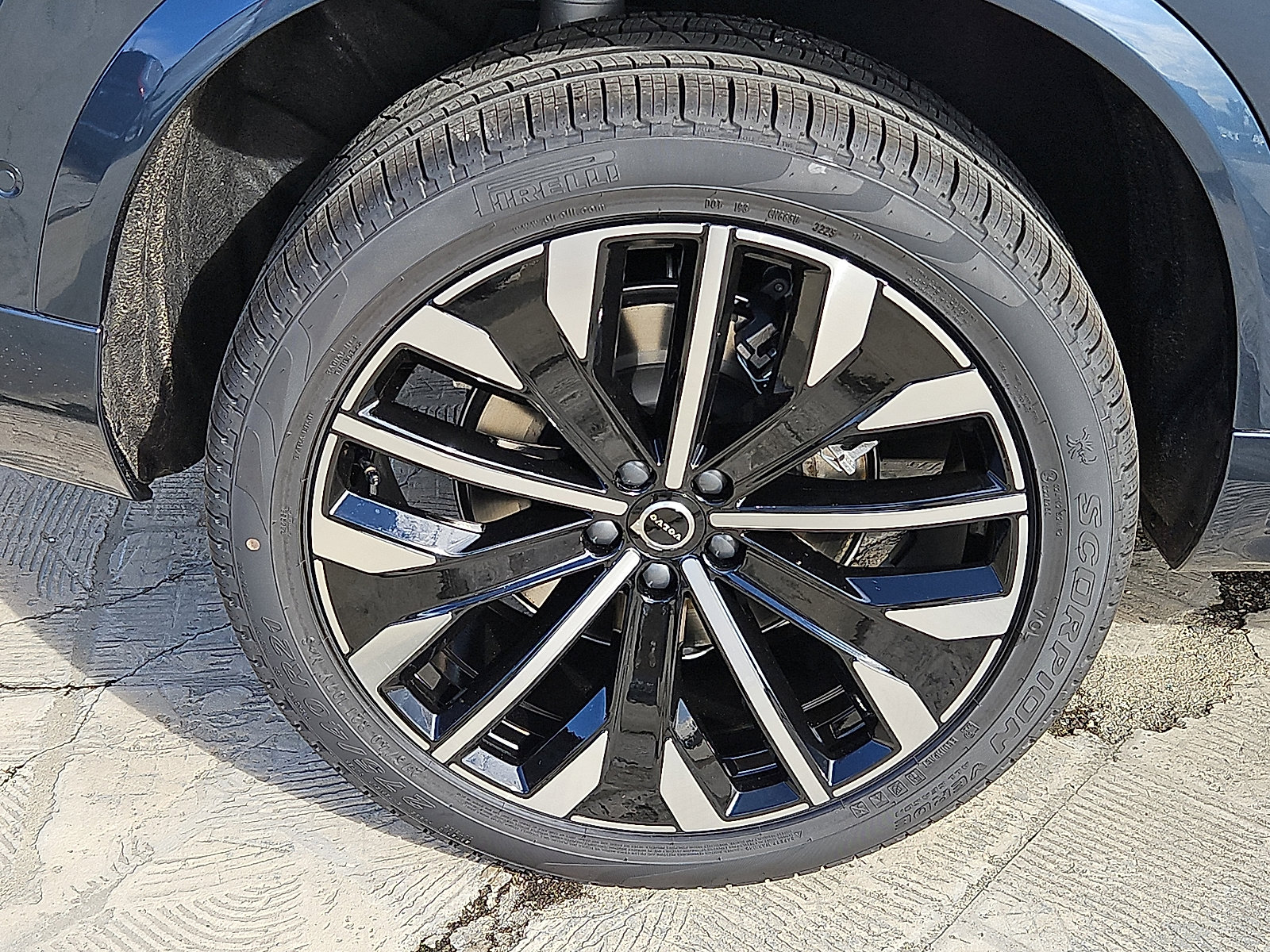 New 2026 Volvo XC90 B6 Plus w/ Protection Package Premier image 7
