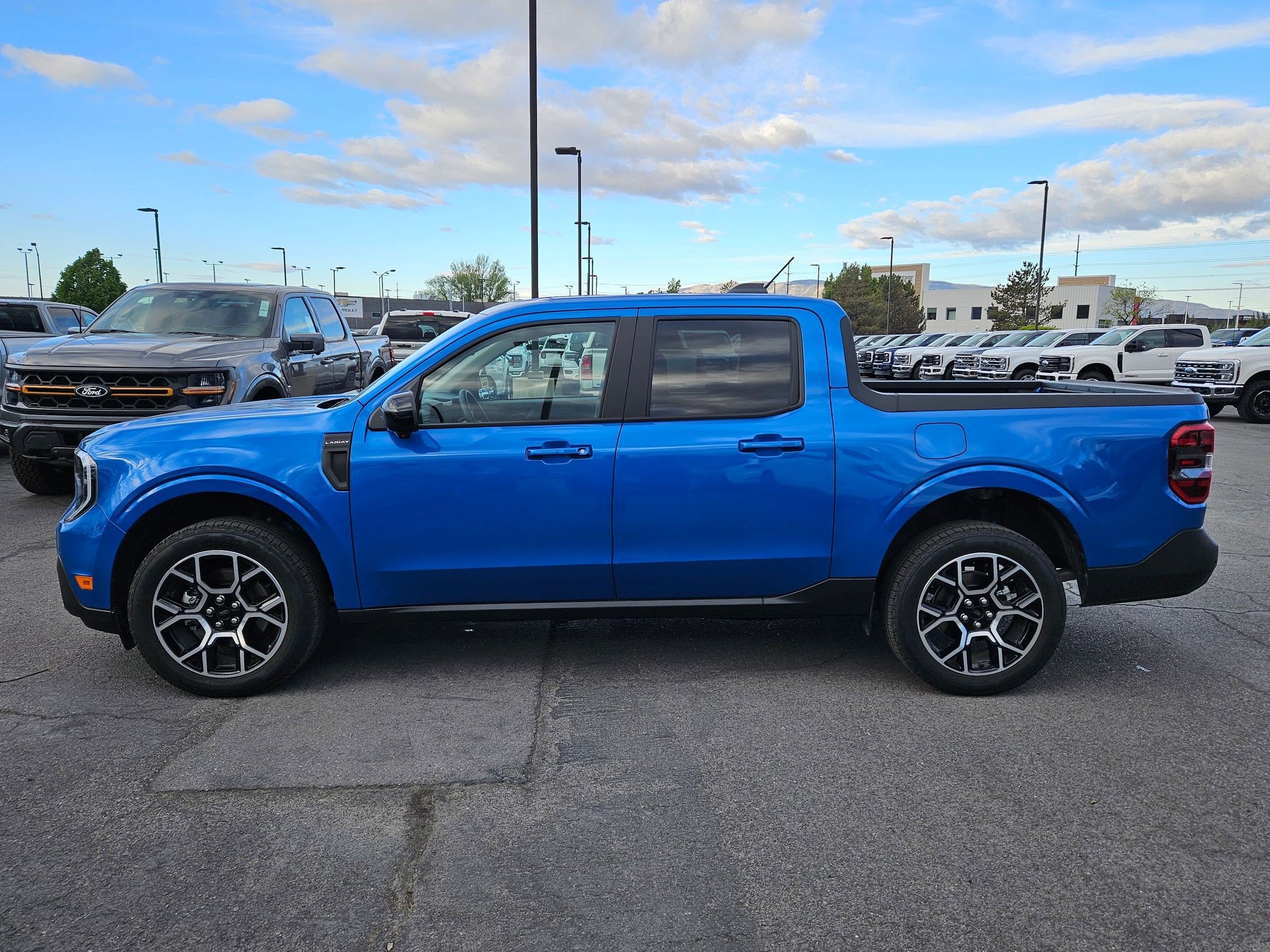 Used 2025 Ford Maverick Lariat w/ 4K Tow Package AWD/4WD image 10