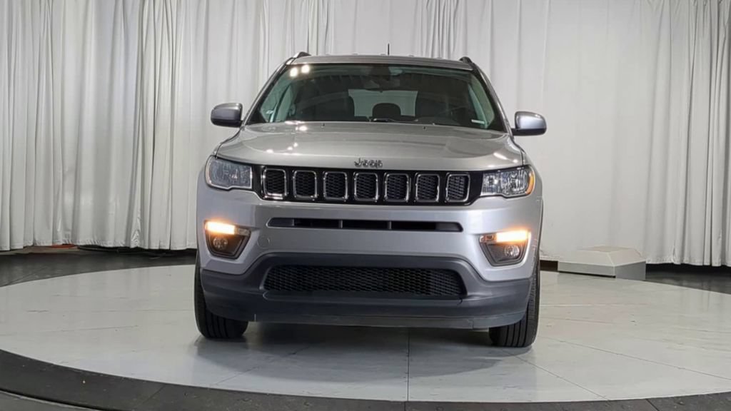 Used 2020 Jeep Compass Latitude w/ Cold Weather Group AWD/4WD image 3