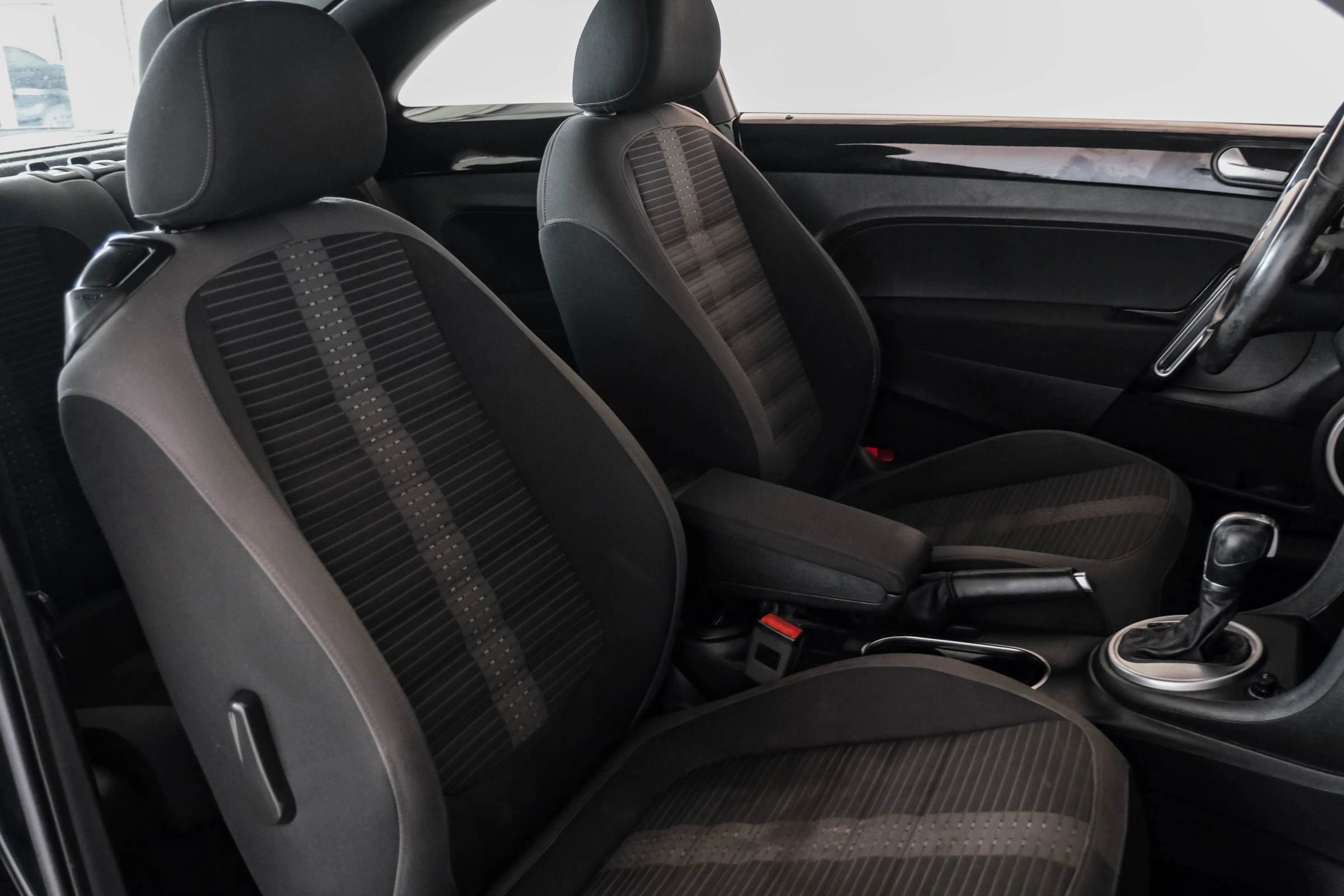 Used 2016 Volkswagen Beetle R-Line SE FWD image 28