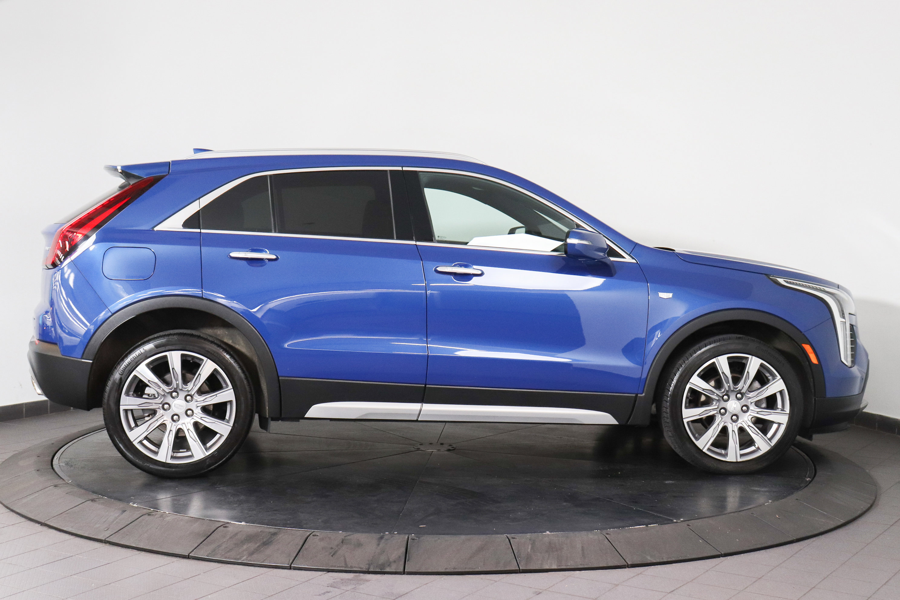 Used 2023 Cadillac XT4 Premium Luxury w/ Driver Assist Package AWD/4WD image 6