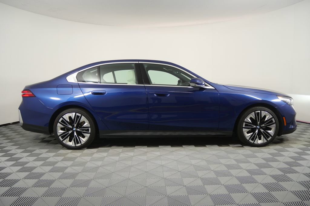Certified 2025 BMW 540i xDrive AWD/4WD image 2