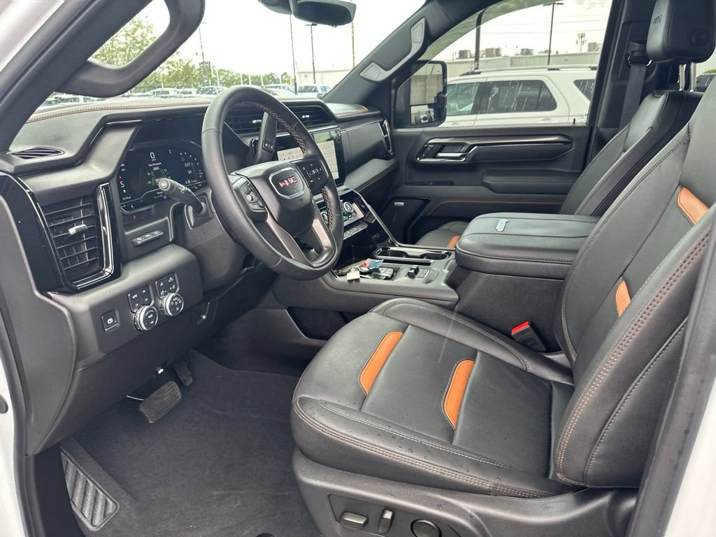 Used 2025 GMC Sierra 2500 AT4 w/ AT4 Premium Plus Package AWD/4WD image 4