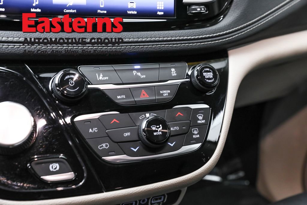 Used 2022 Chrysler Pacifica Touring-L image 20