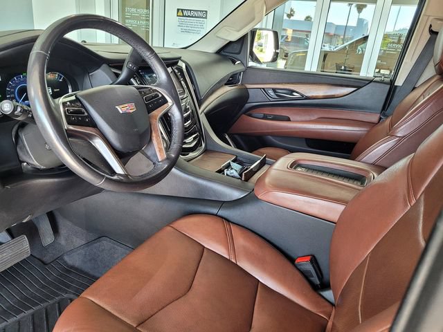 Used 2020 Cadillac Escalade Premium Luxury w/ Escalade Sport Edition AWD/4WD image 10