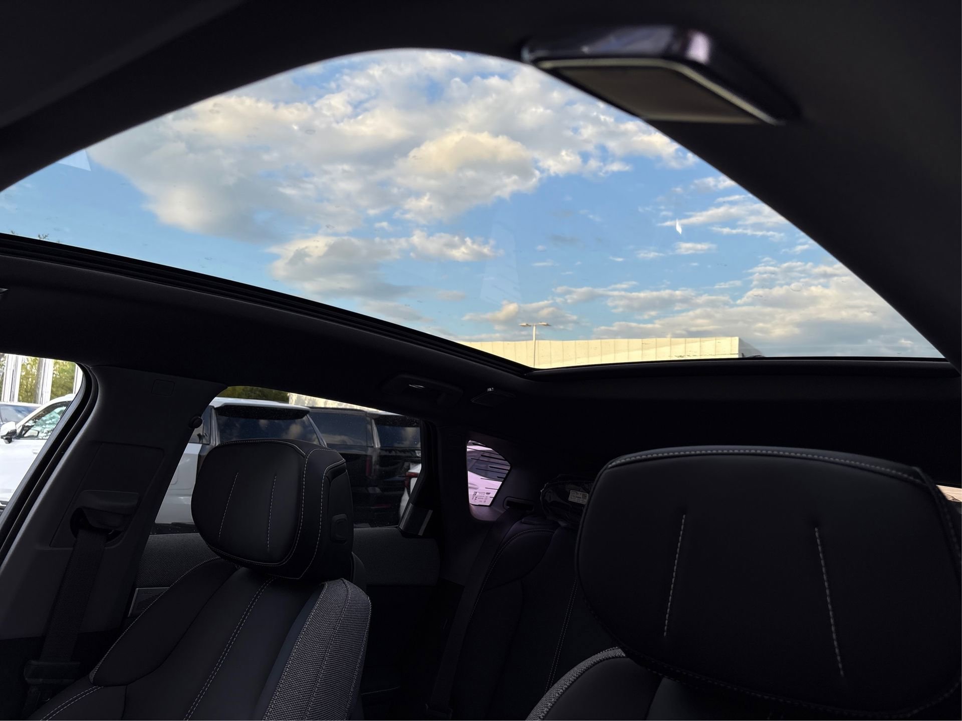 New 2026 Cadillac Optiq Luxury 1 image 32