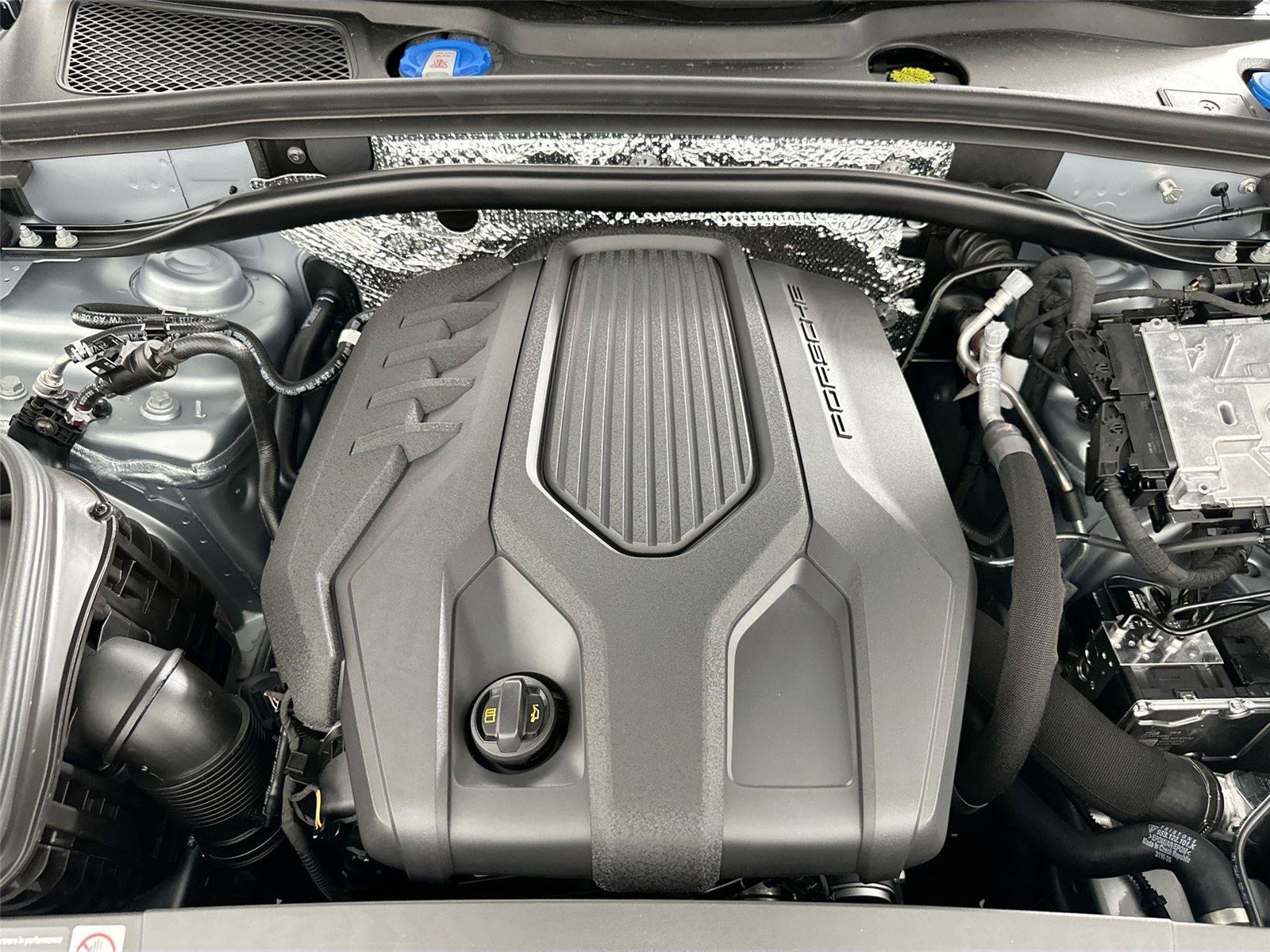 Certified 2026 Porsche Macan Turbo AWD/4WD image 37
