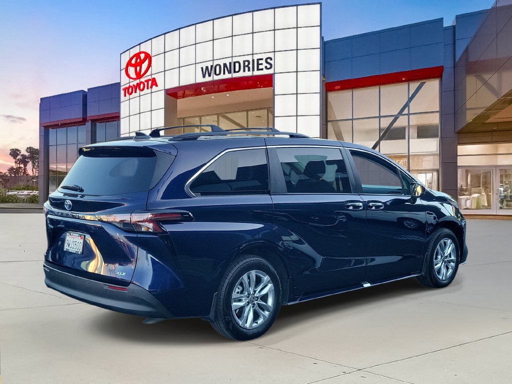 Used 2025 Toyota Sienna XLE w/ XLE Plus Package FWD image 6