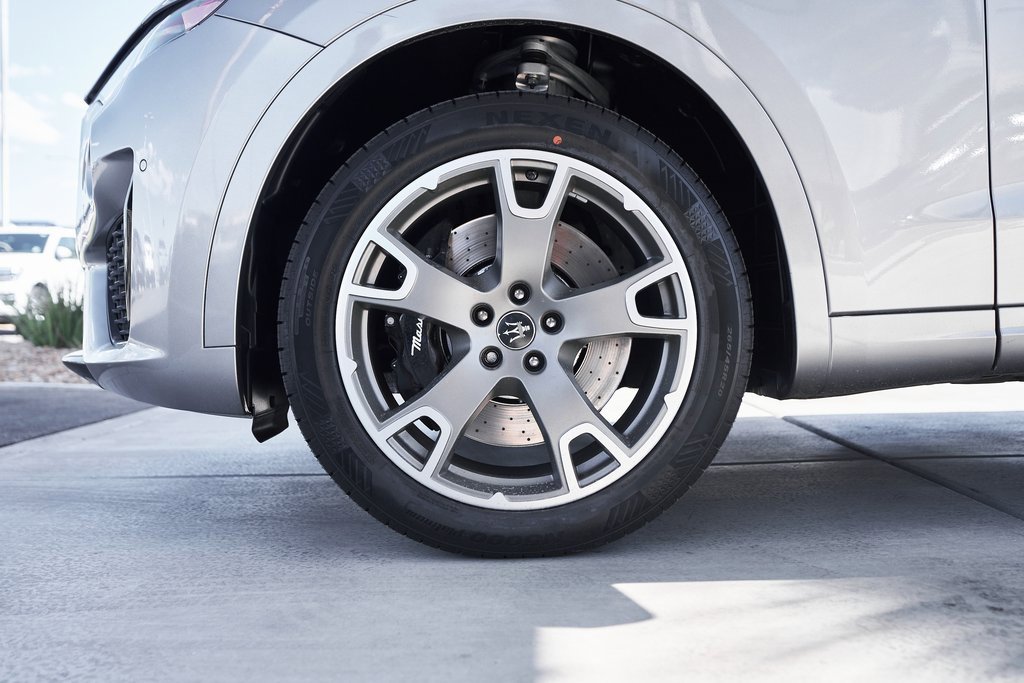 Used 2022 Maserati Levante Modena image 3