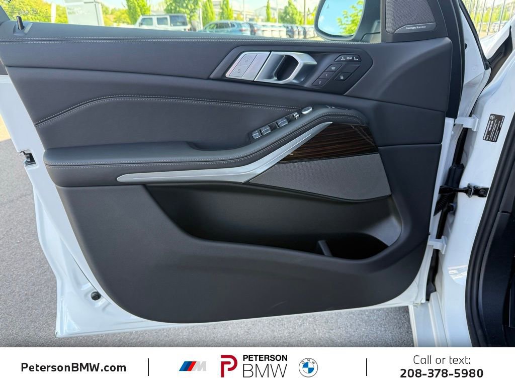 New 2027 BMW X7 xDrive40i w/ Premium Package AWD/4WD image 18