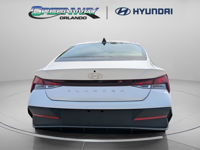 Used 2024 Hyundai Elantra SE FWD image 8
