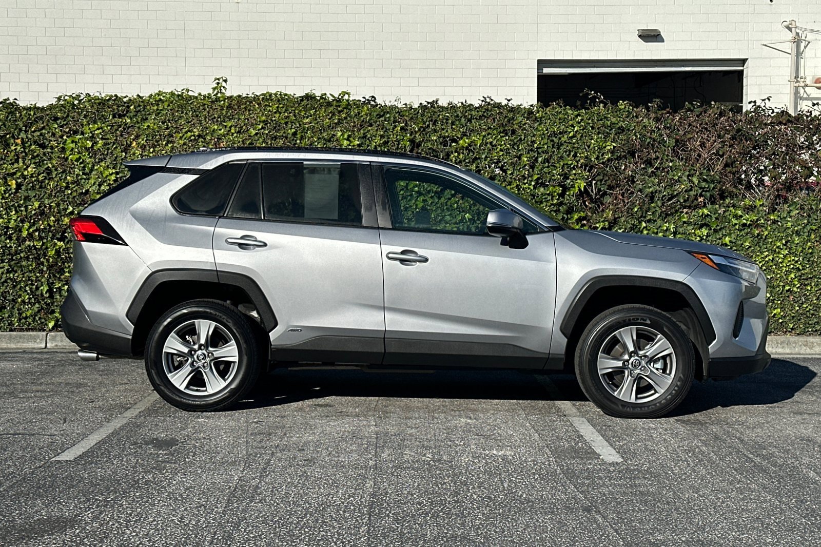 Used 2025 Toyota RAV4 XLE image 3