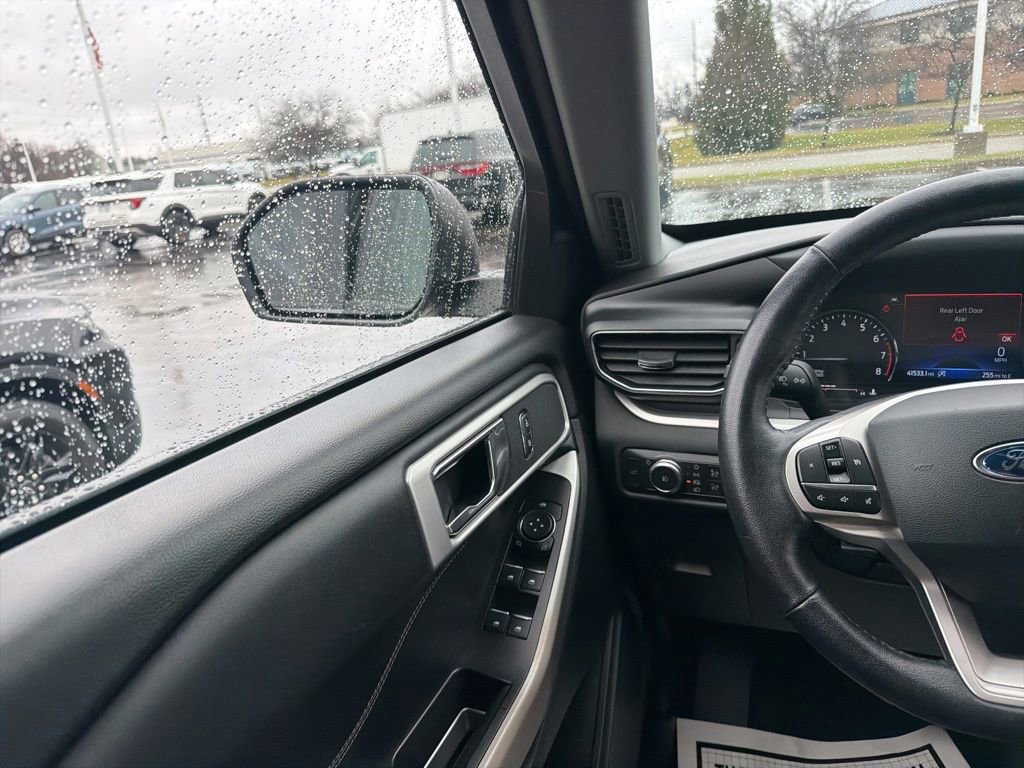 Used 2021 Ford Explorer XLT w/ Equipment Group 202A image 4