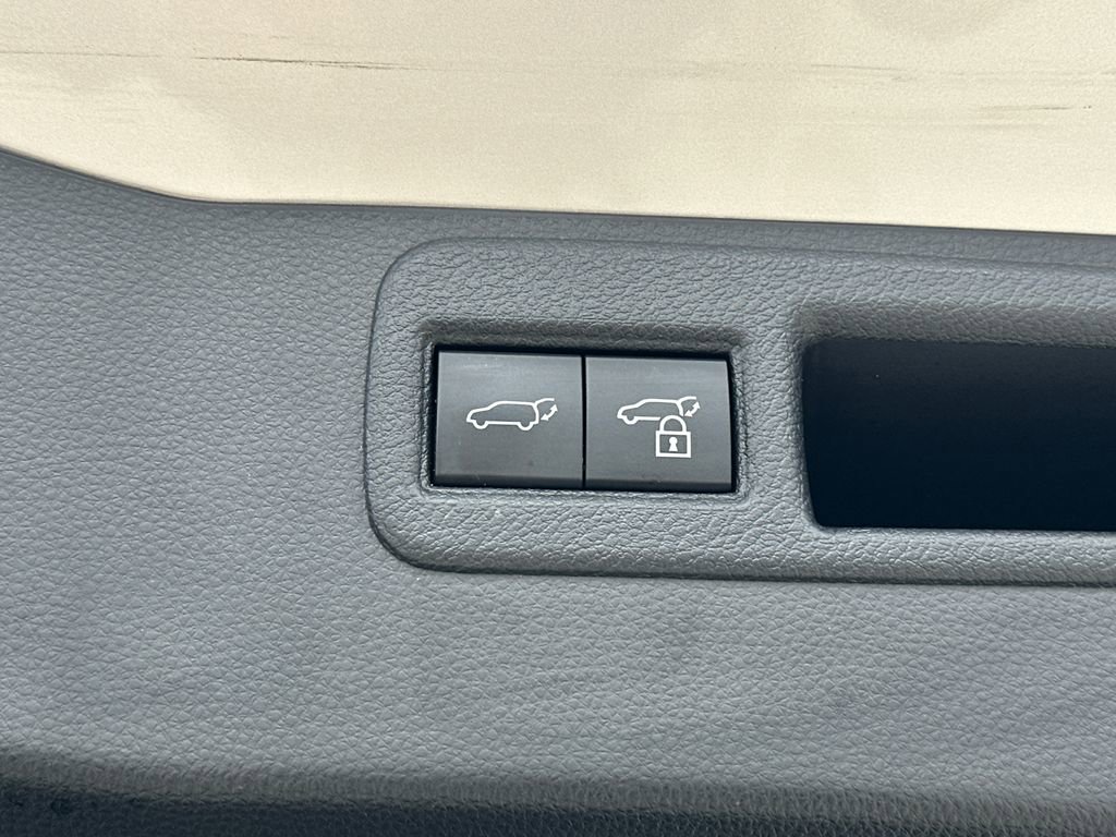 Used 2022 Toyota Venza Limited image 7