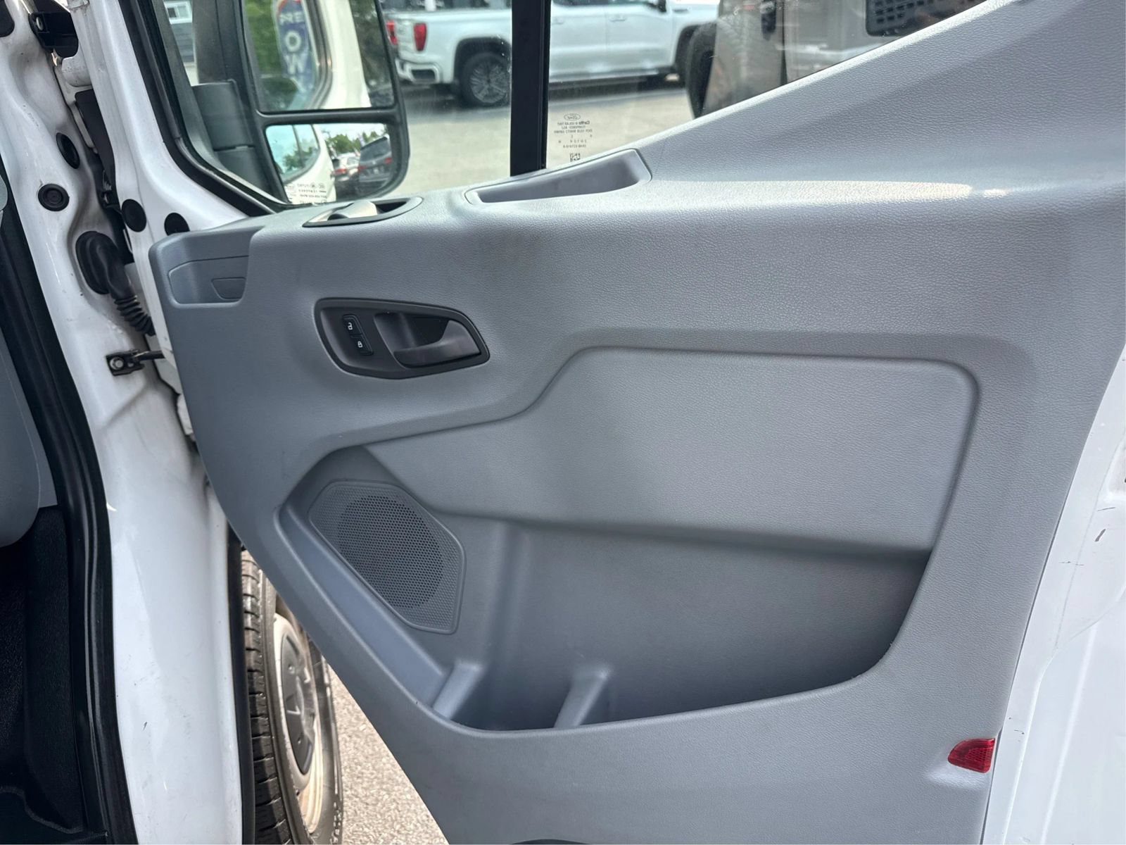 Used 2016 Ford Transit 250 130 Low Roof RWD image 21