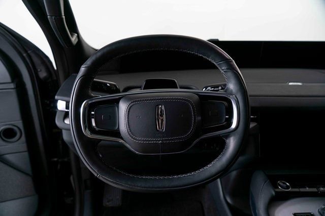 Used 2025 Lincoln Navigator Reserve w/ Jet Appearance Package image 18