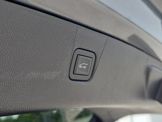 Used 2025 Chevrolet Blazer LT w/ Convenience Package FWD image 11