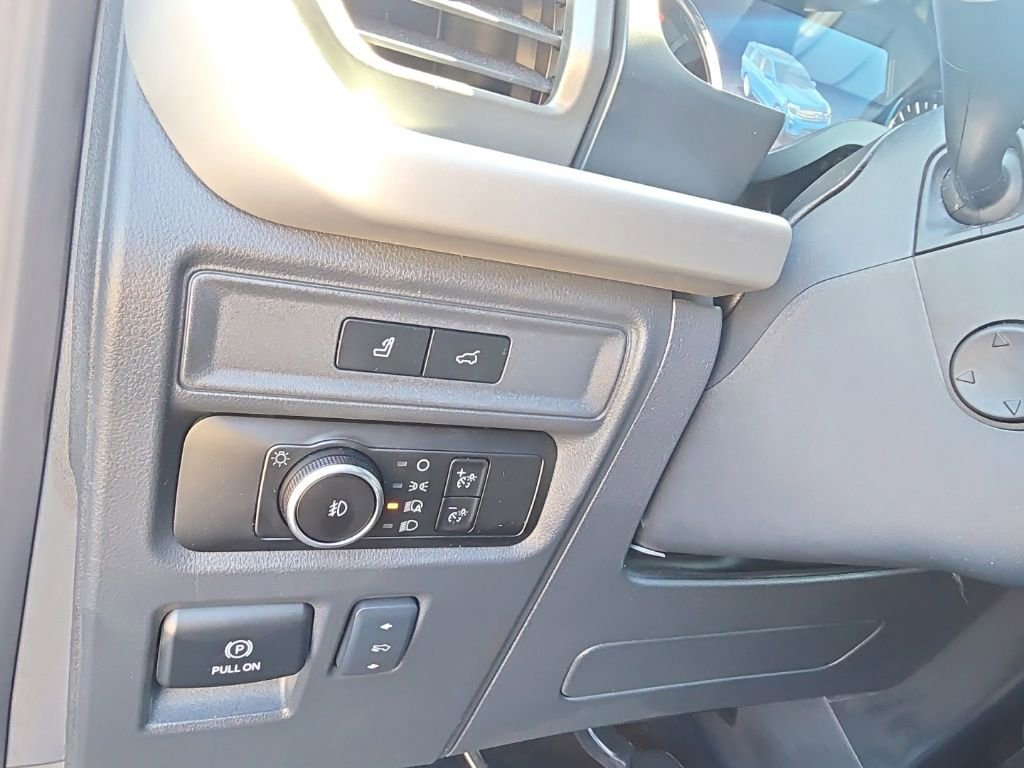 Used 2023 Ford Expedition XLT image 14