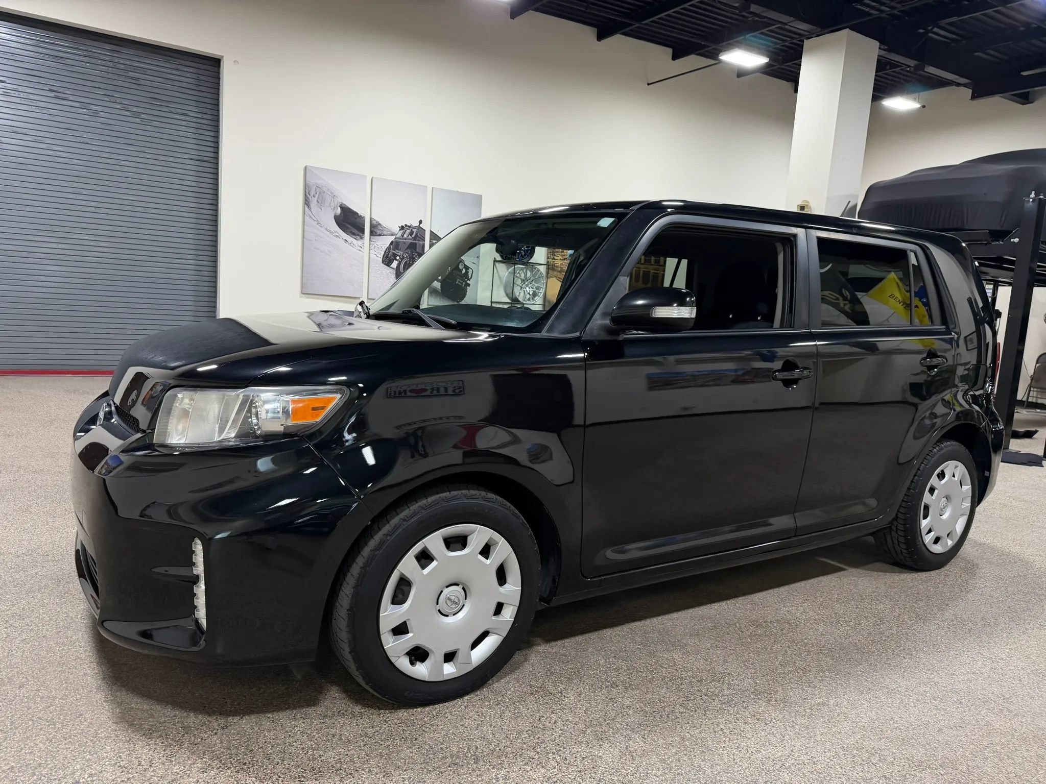 Used 2015 Scion xB FWD image 10