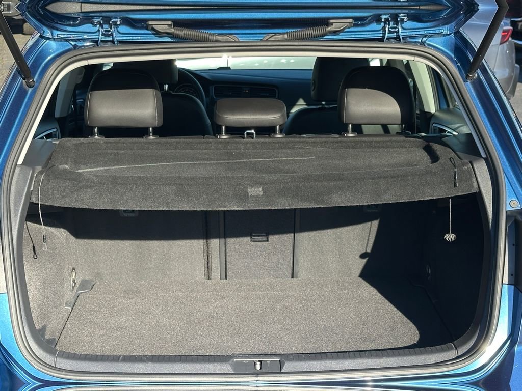 Used 2021 Volkswagen Golf 4-Door image 24