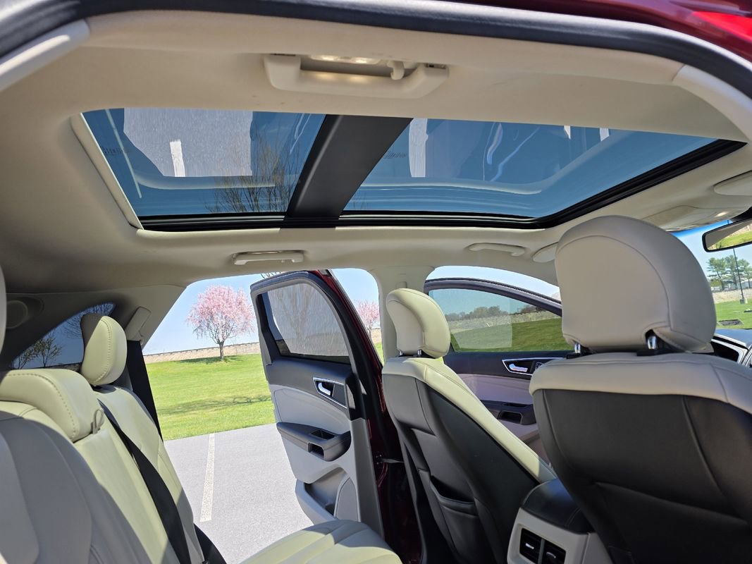 Used 2018 Ford Edge Titanium w/ Equipment Group 301A AWD/4WD image 17