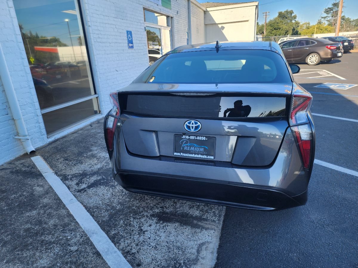Used 2018 Toyota Prius One FWD image 3