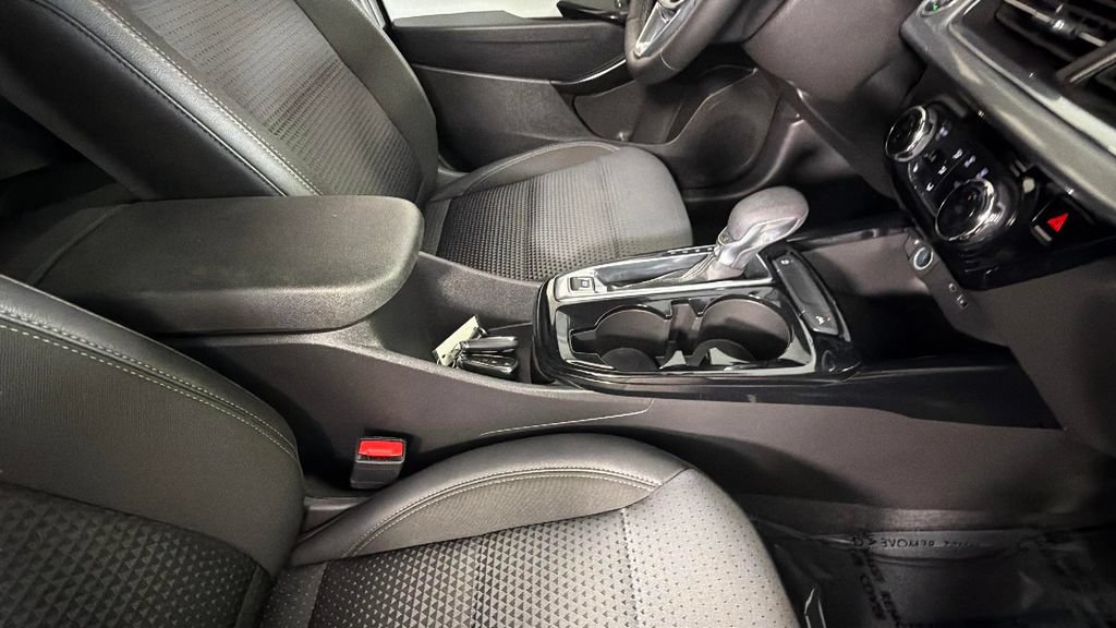 Certified 2025 Chevrolet Trax LT w/ Driver Confidence Package FWD image 34