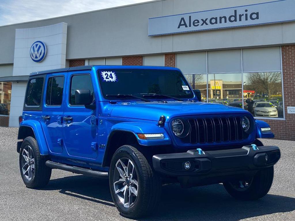 Used 2024 Jeep Wrangler Unlimited w/ Convenience Group AWD/4WD image 1