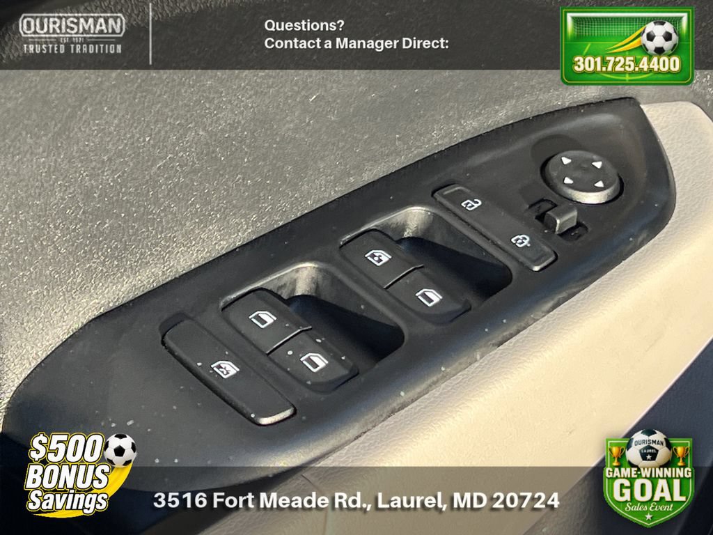 Used 2025 Hyundai Venue SEL FWD image 8