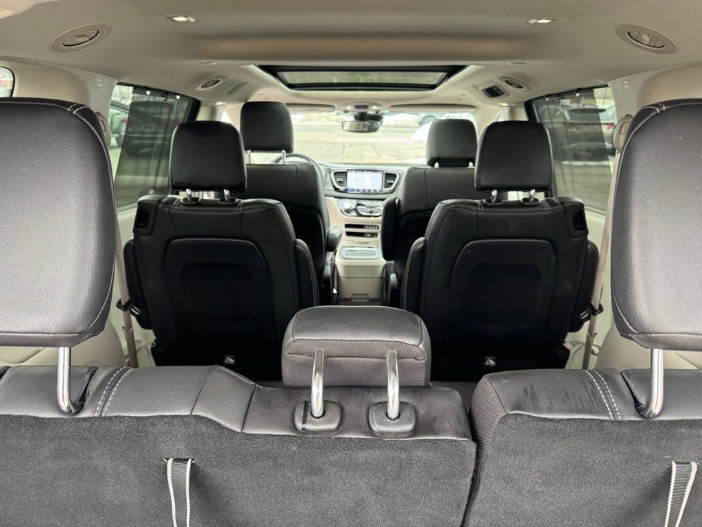 Used 2022 Chrysler Pacifica Touring-L image 36
