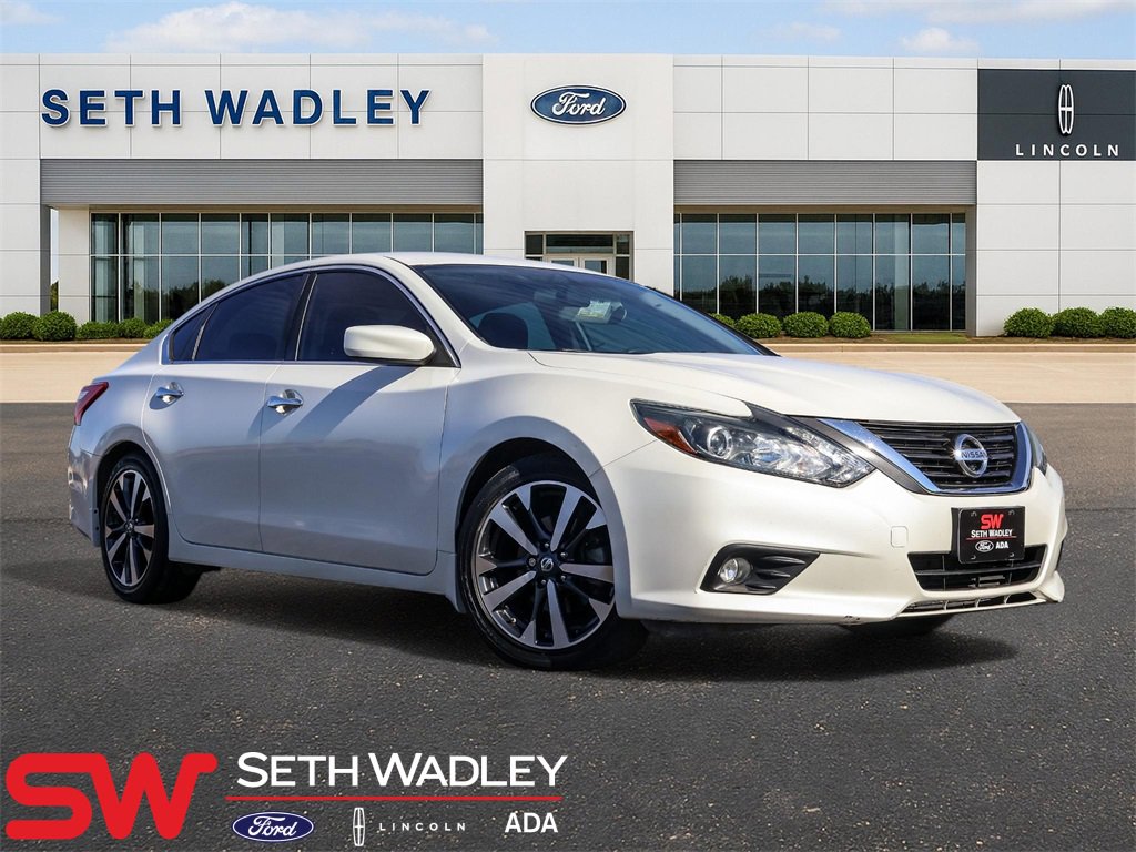 Used 2016 Nissan Altima 2.5 SR w/ LED Appearance Package