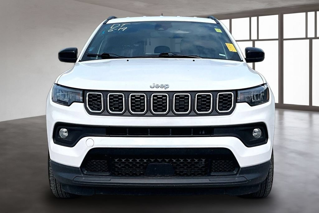 Used 2024 Jeep Compass Latitude AWD/4WD image 2