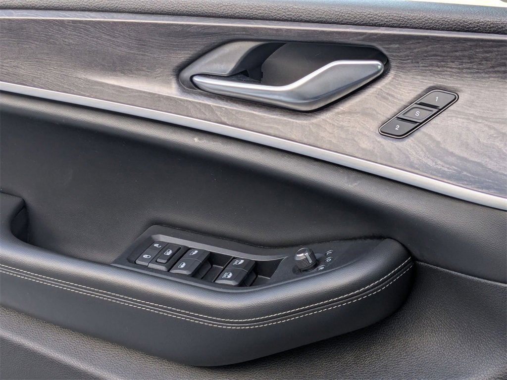 Used 2024 Jeep Grand Cherokee L Limited w/ Luxury Tech Group II image 14