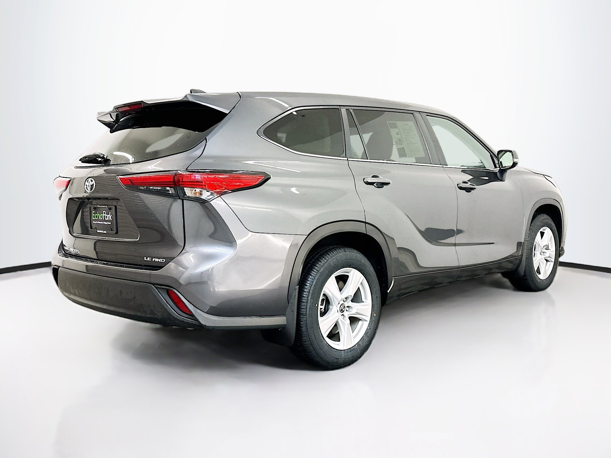 Used 2023 Toyota Highlander LE image 9