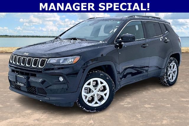 Used 2024 Jeep Compass Latitude image 3