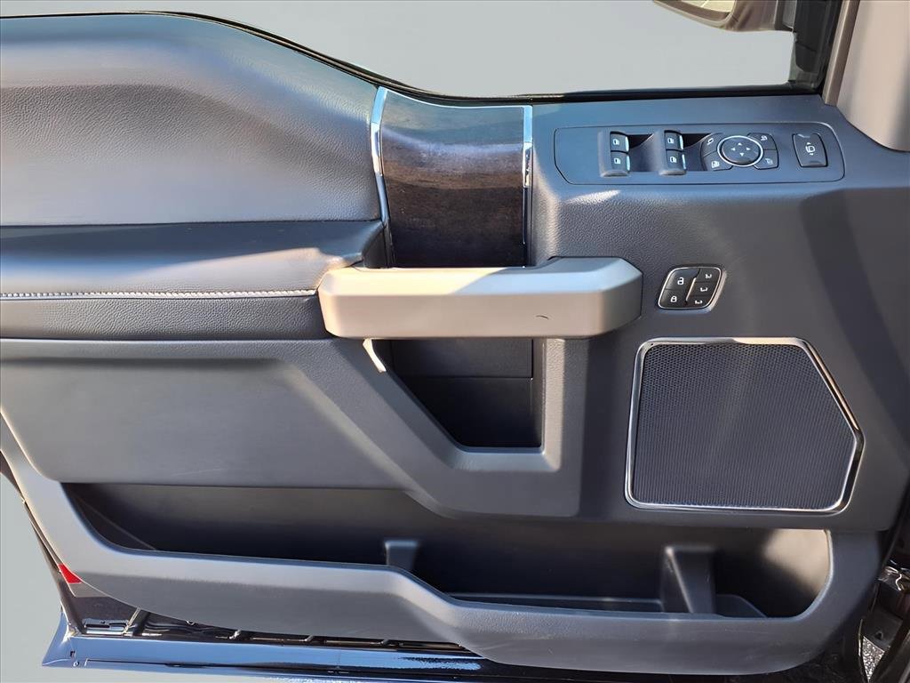 Used 2022 Ford F350 Lariat w/ Chrome Package image 17