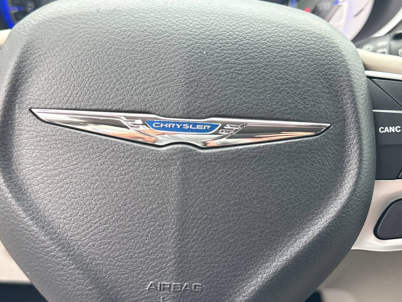 Used 2018 Chrysler Pacifica Limited FWD image 30