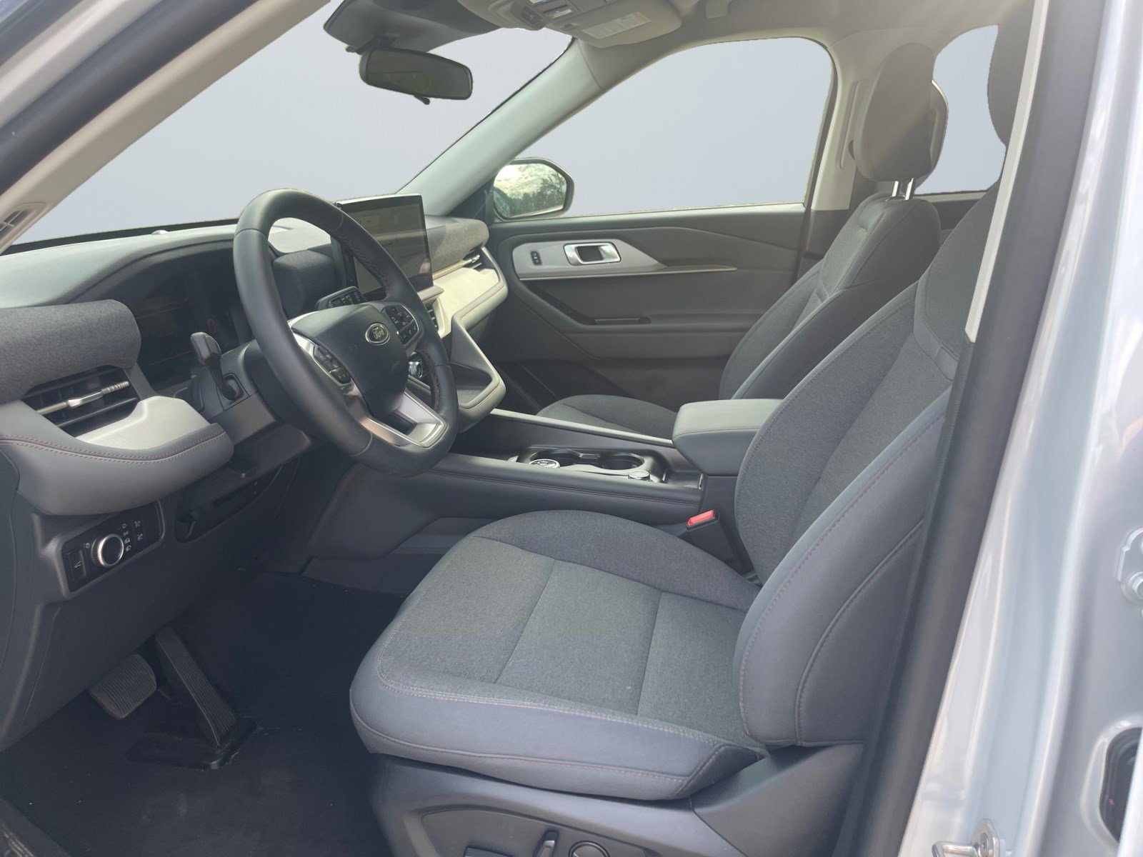 Used 2025 Ford Explorer Active image 11