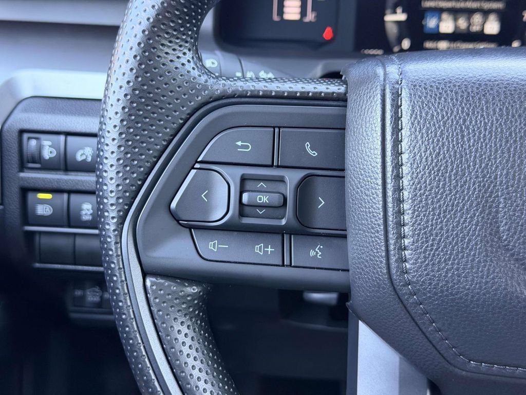 Certified 2025 Toyota Tacoma SR5 AWD/4WD image 8