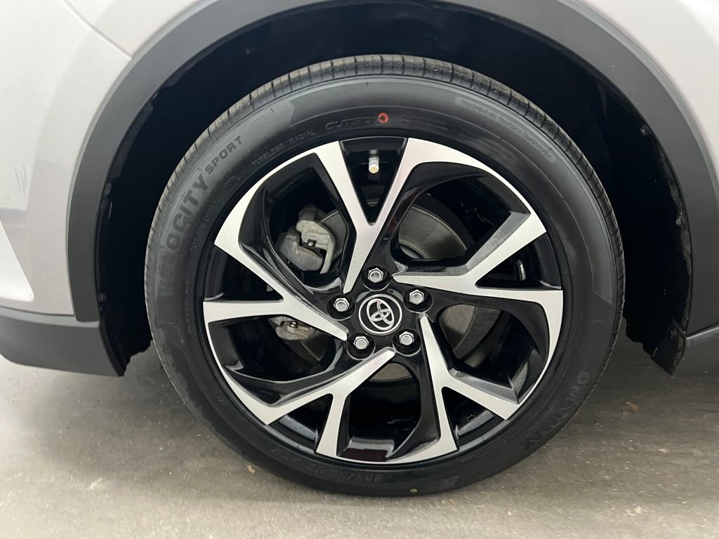 Used 2019 Toyota C-HR XLE image 28