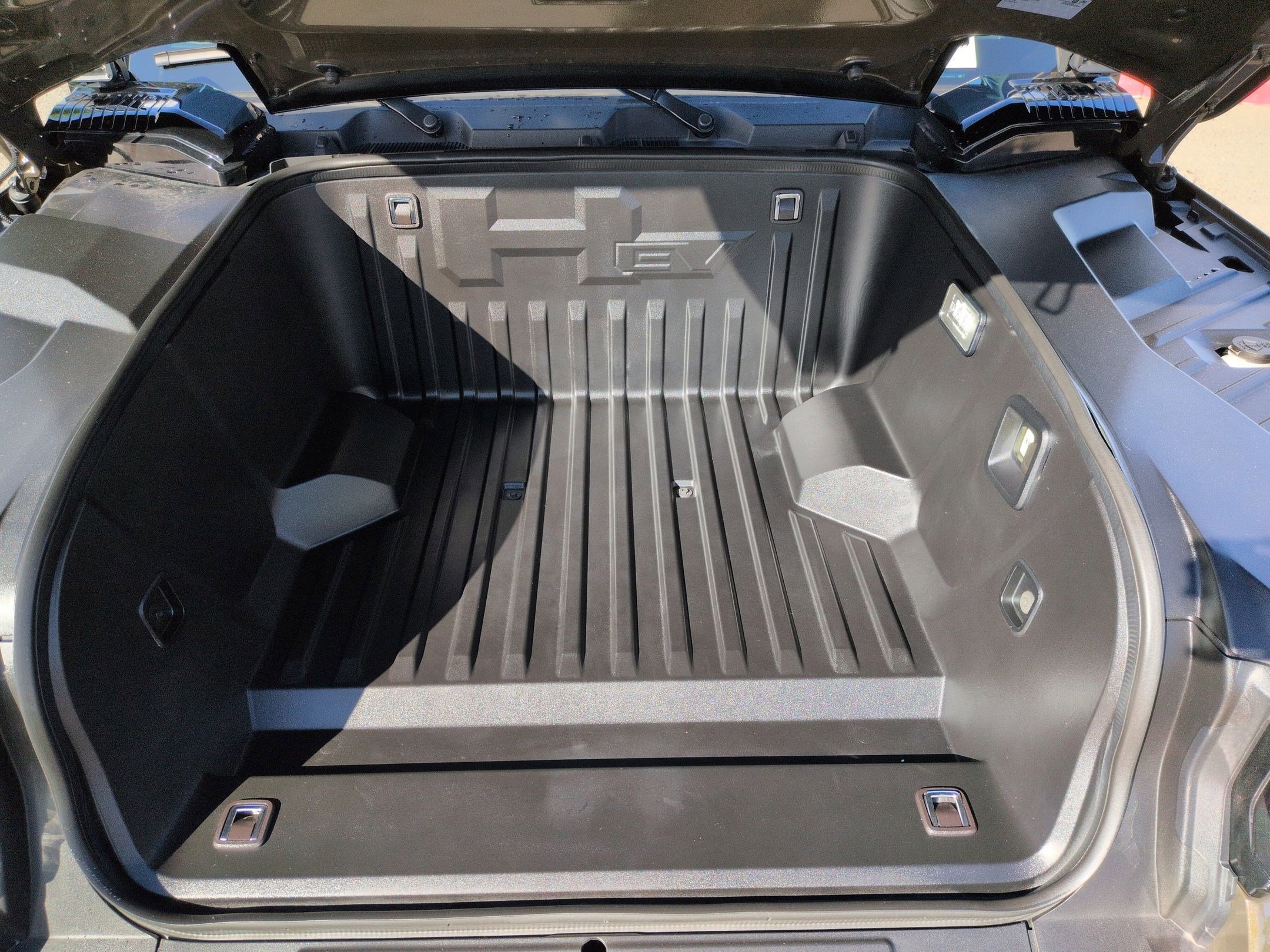 Used 2024 GMC Hummer EV 2X w/ Extreme Off-Road Package image 32