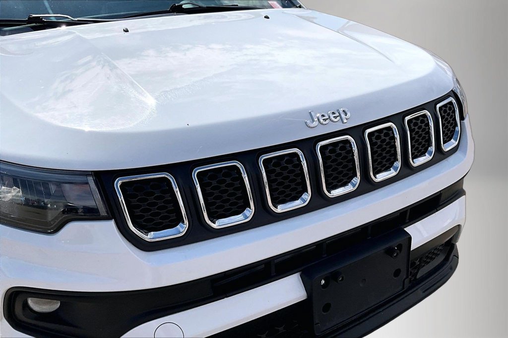 Used 2024 Jeep Compass Latitude AWD/4WD image 31