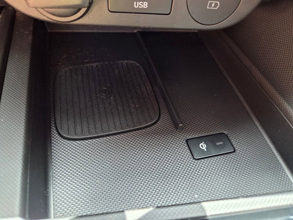 Used 2025 Hyundai Elantra Sport FWD image 24