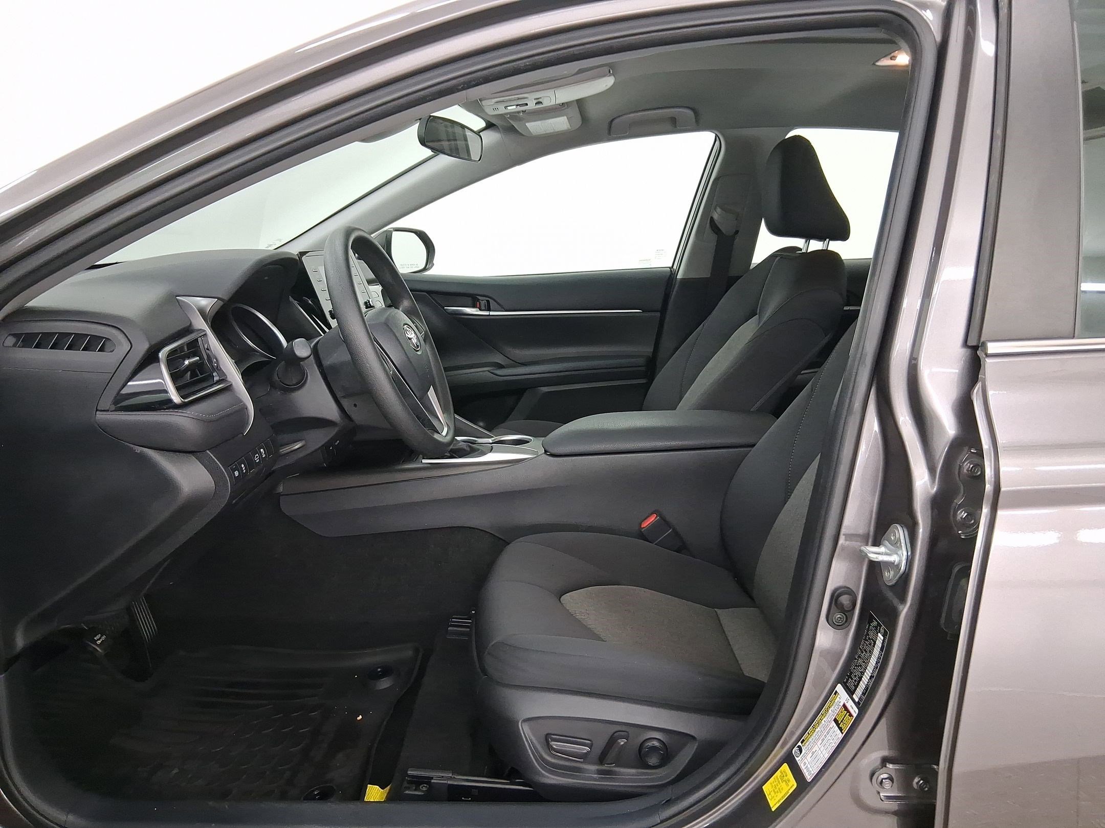 Used 2021 Toyota Camry LE image 5