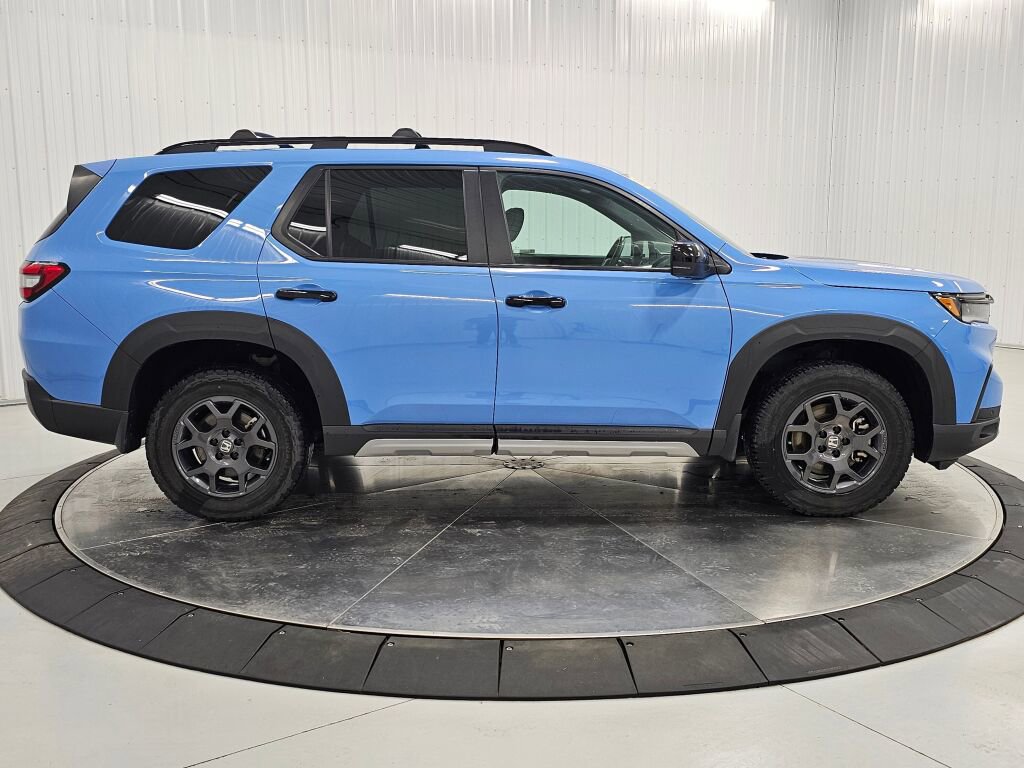Certified 2023 Honda Pilot TrailSport image 6