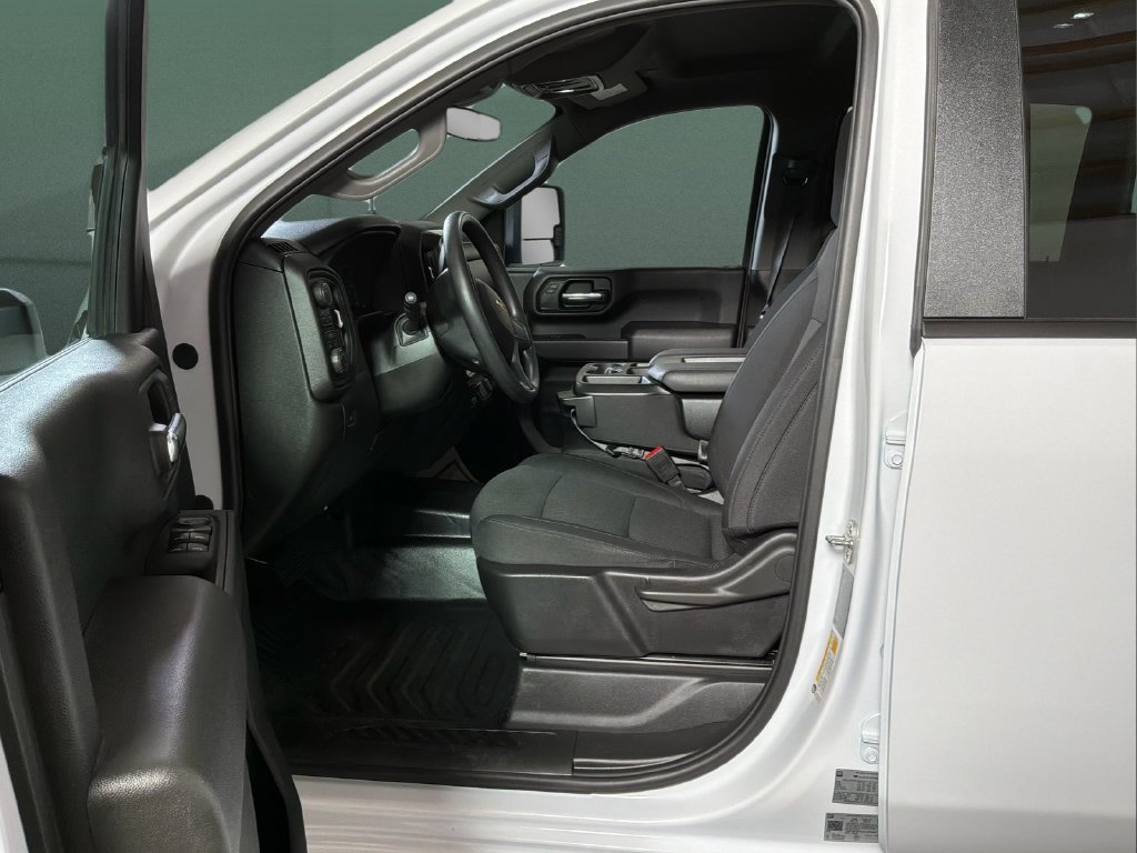 Used 2025 Chevrolet Silverado 3500 W/T AWD/4WD image 16