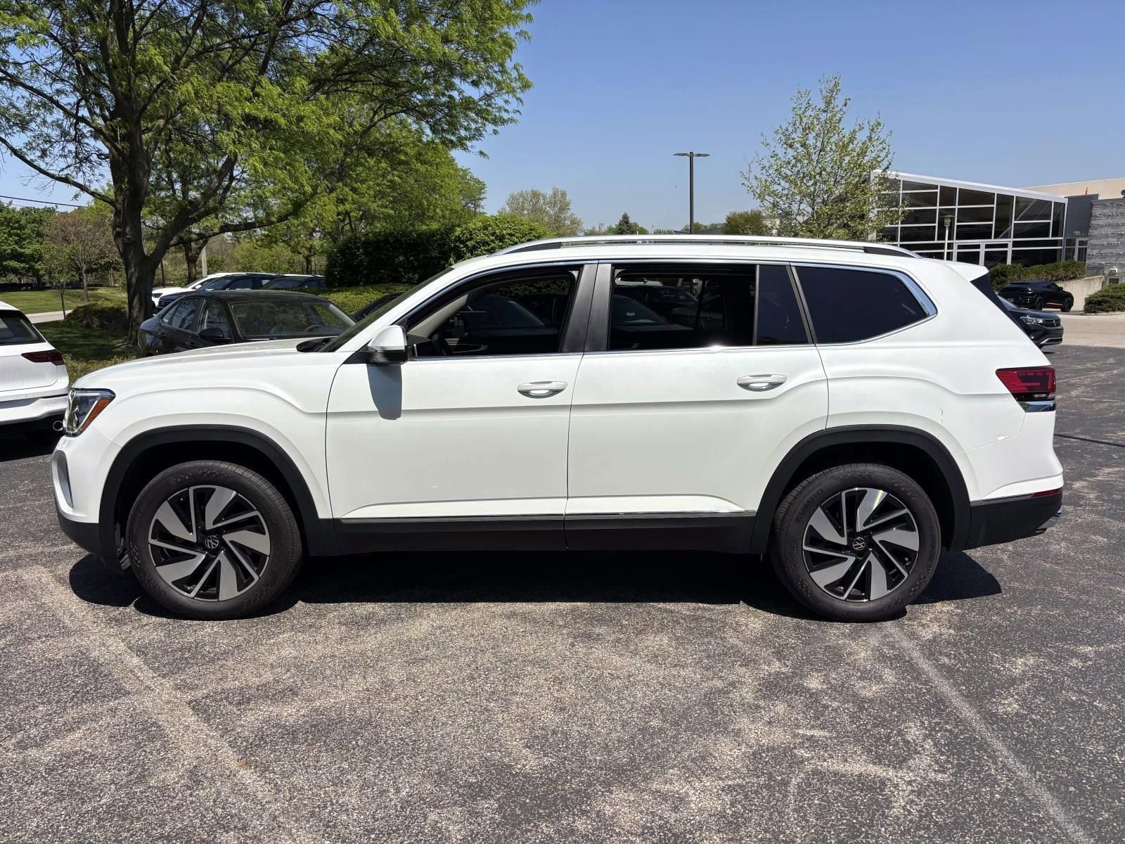 Used 2024 Volkswagen Atlas SEL AWD/4WD image 8