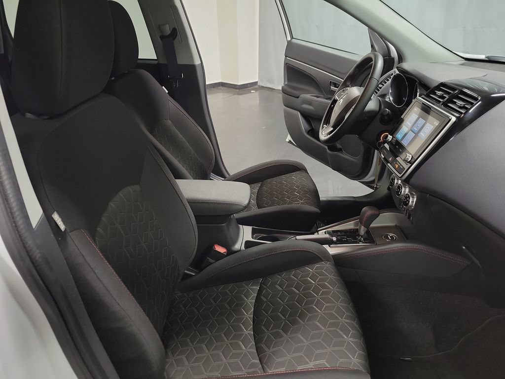 Used 2025 Mitsubishi Outlander Sport LE AWD/4WD image 22