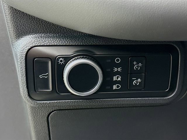 Used 2025 Ford Explorer Active image 10